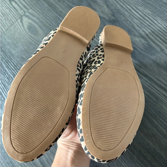 🍉FINAL PRICE- SUMMER CLEAROUT☀️ NWT cheetah print mules size 8 - Picture 2 of 2